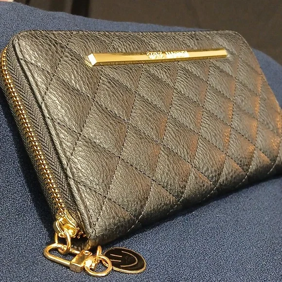 Steve Madden Black Quilted Wallet - Picture 2 of 9